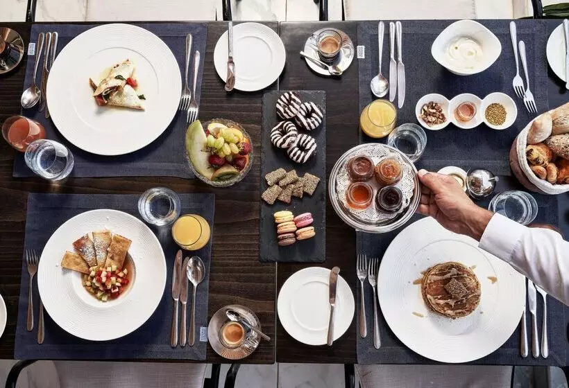 هتل Bellevue On The Beach Suites