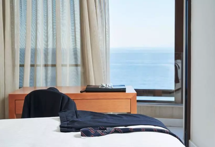 هتل Bellevue On The Beach Suites