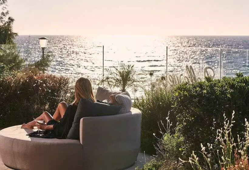 هتل Bellevue On The Beach Suites