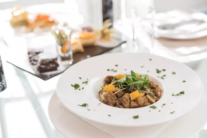 هتل Bellevue On The Beach Suites