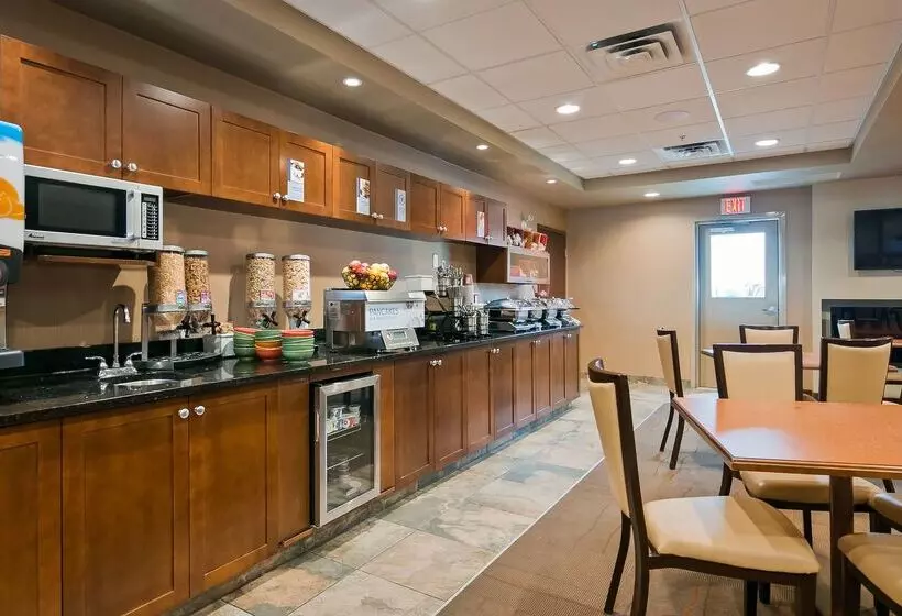 فندق Best Western Plus Service Inn & Suites