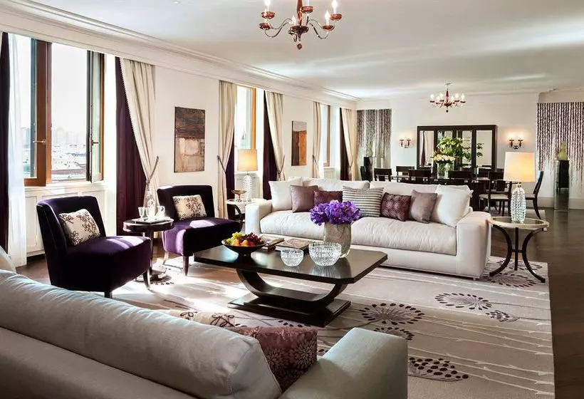 호텔 Four Seasons  Moscow