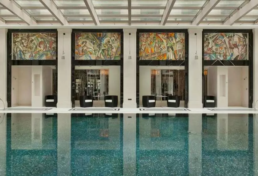 호텔 Four Seasons  Moscow