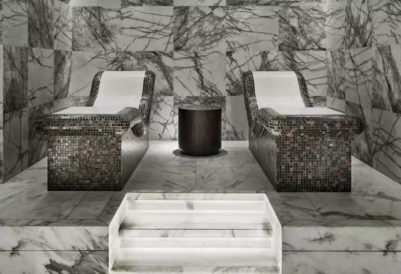 호텔 Four Seasons  Moscow