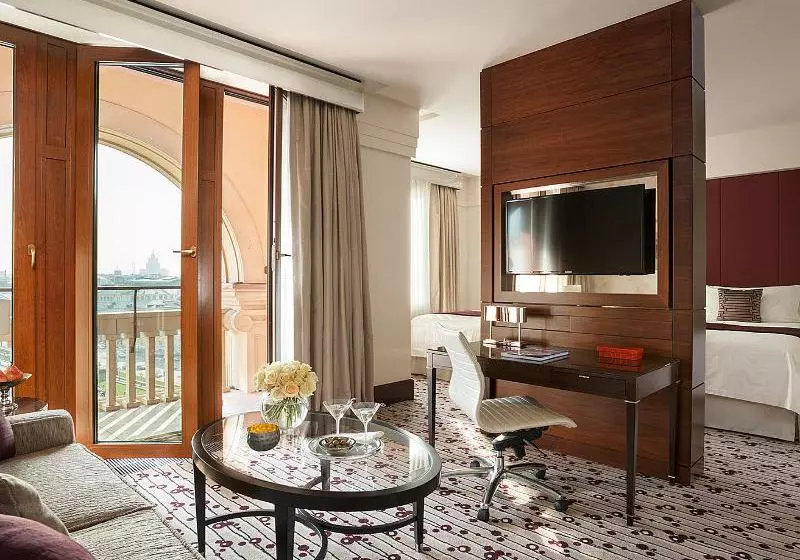 호텔 Four Seasons  Moscow