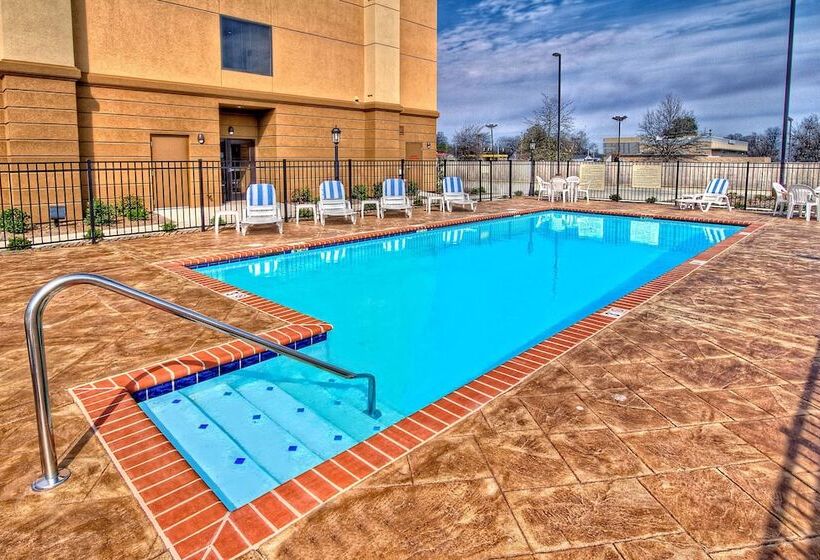 בית מלון כפרי Hampton Inn Clarksdale