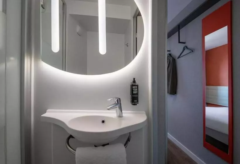 Отель Ibis Budget Nice Aeroport