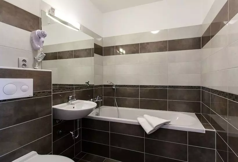 فندق U Tří Hrušek Suites & Apartments