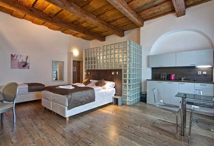 فندق U Tří Hrušek Suites & Apartments