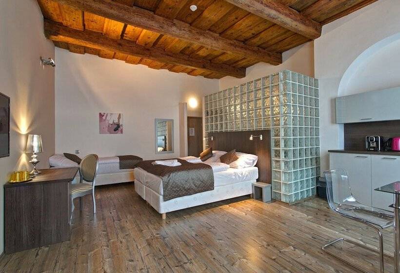 Hotel U Tří Hrušek Suites & Apartments