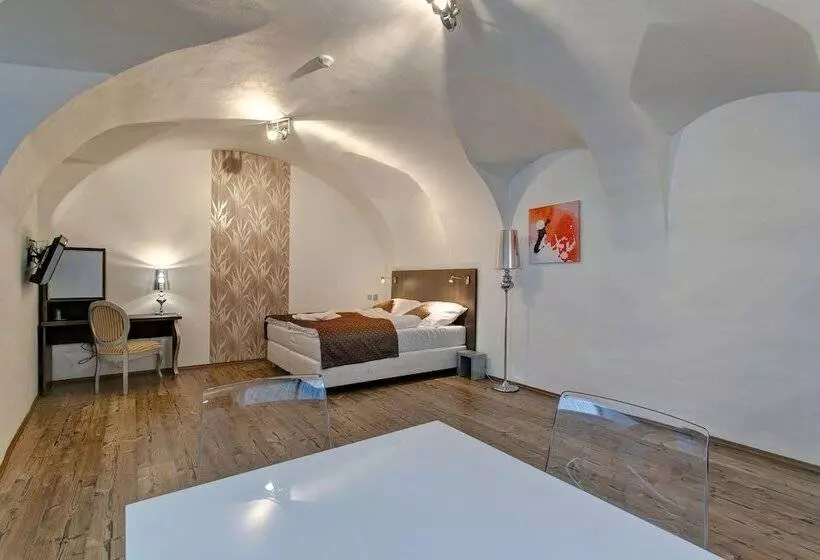 فندق U Tří Hrušek Suites & Apartments