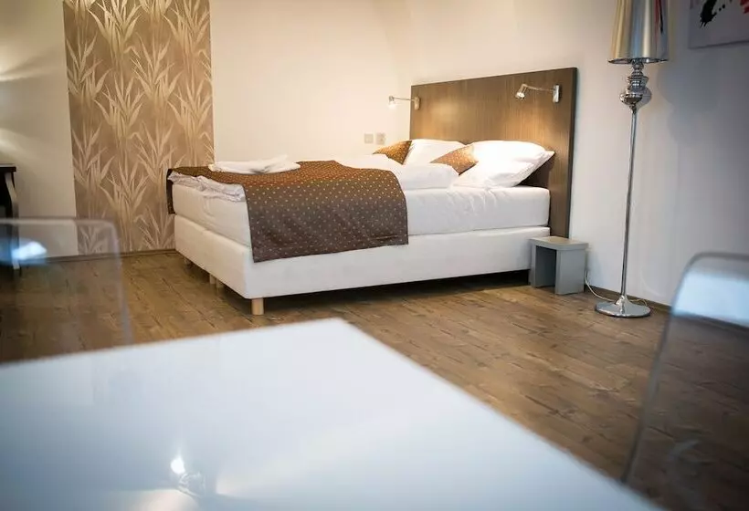 فندق U Tří Hrušek Suites & Apartments