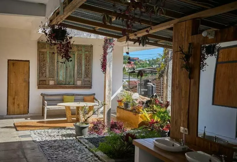 Retkeilymaja Chakra Tavern