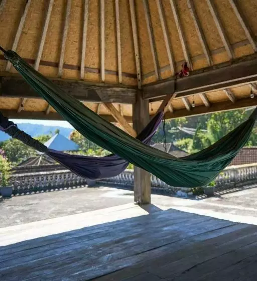 Retkeilymaja Chakra Tavern