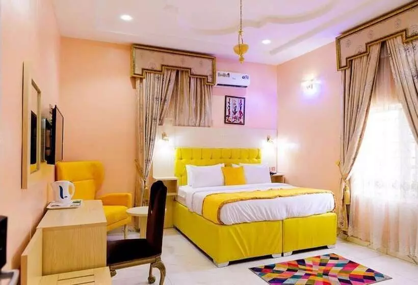 هتل Golden Movida