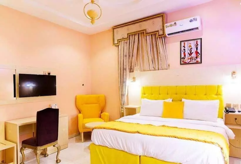 هتل Golden Movida