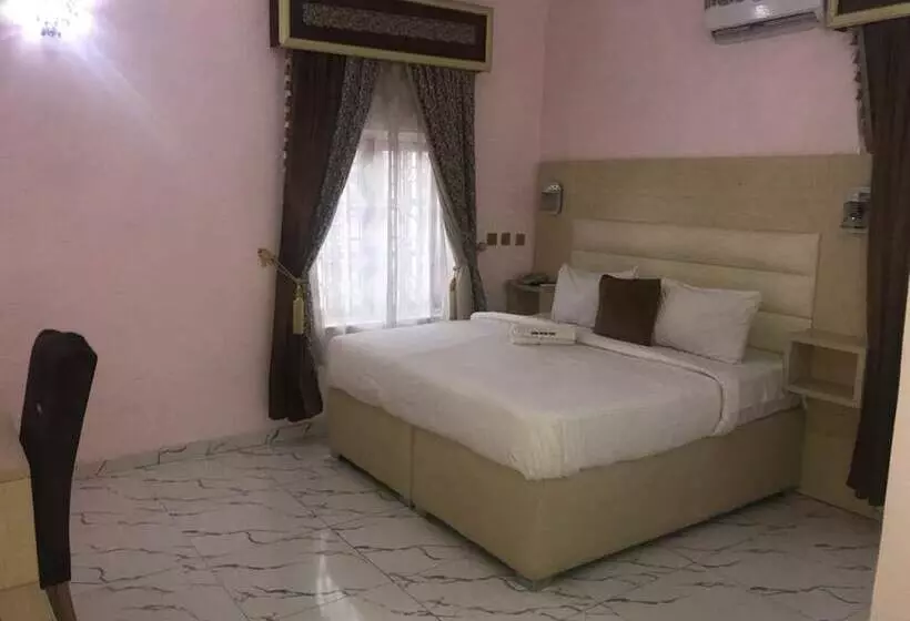 هتل Golden Movida