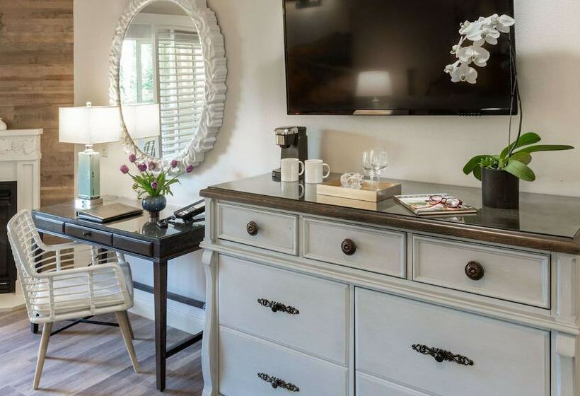 Отель The Lodge At Healdsburg, Tapestry Collection By Hilton