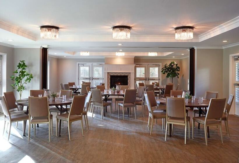 Отель The Lodge At Healdsburg, Tapestry Collection By Hilton