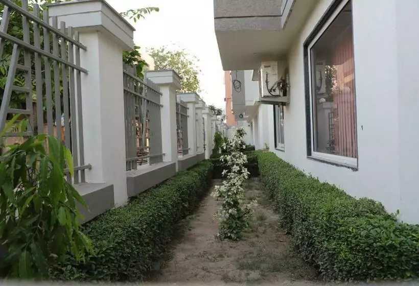 Brajvillas Family Suit
