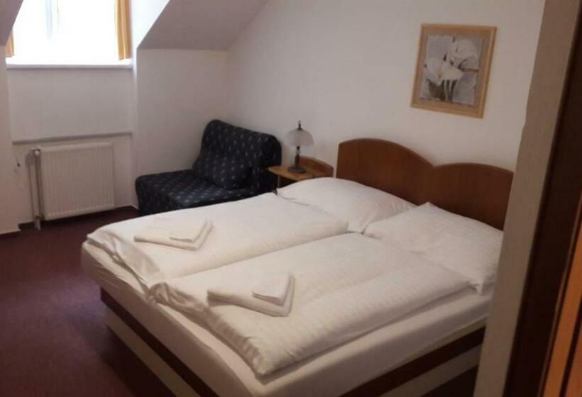 Zámecký Hotel Náchod