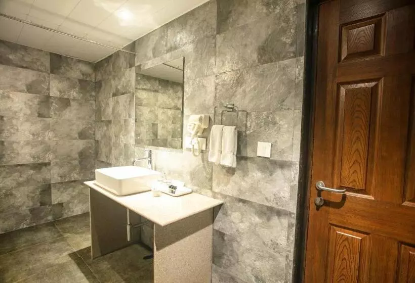 Hotelli Magpie Libing Grand