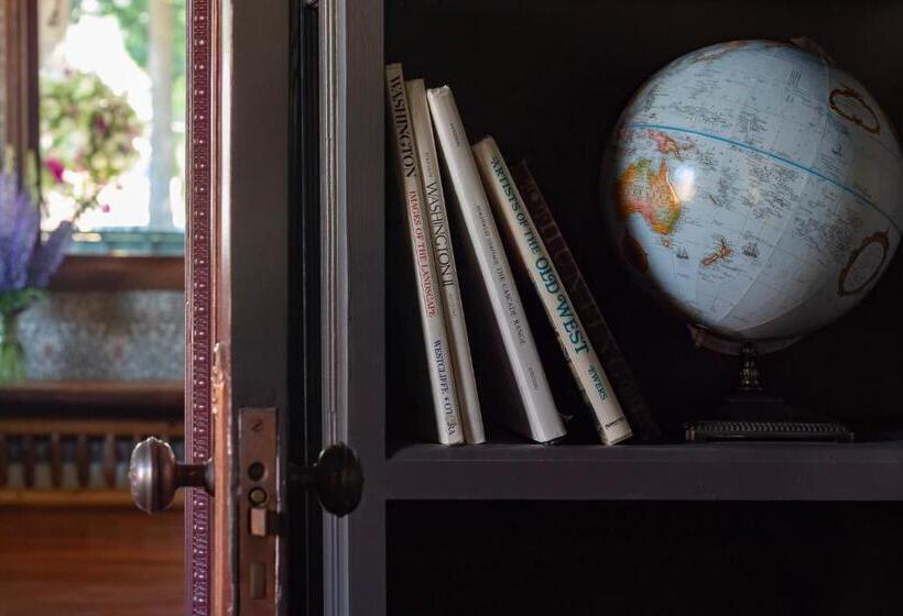 Historic Hotel Packwood