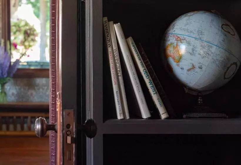 Historic Hotel Packwood