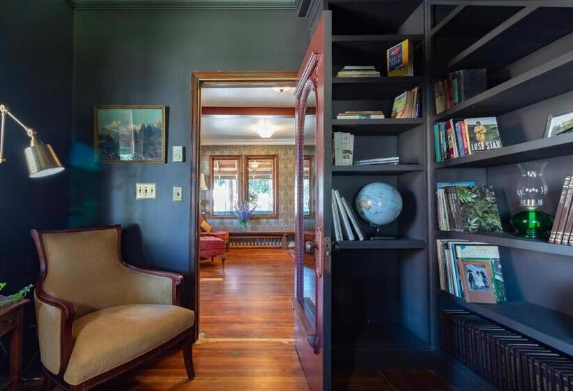 Historic Hotel Packwood