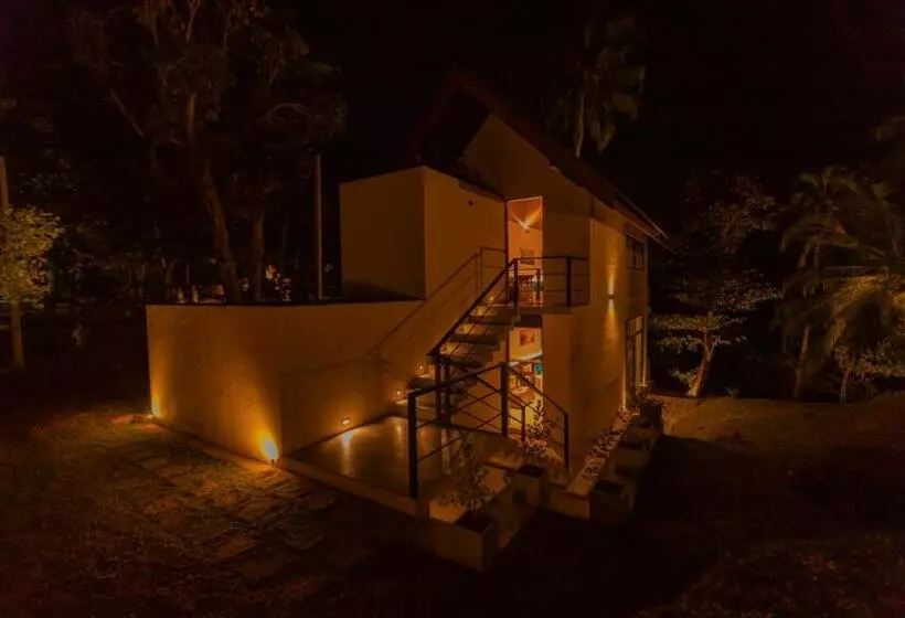 استراحتگاه Serendipity Lake Hikkaduwa