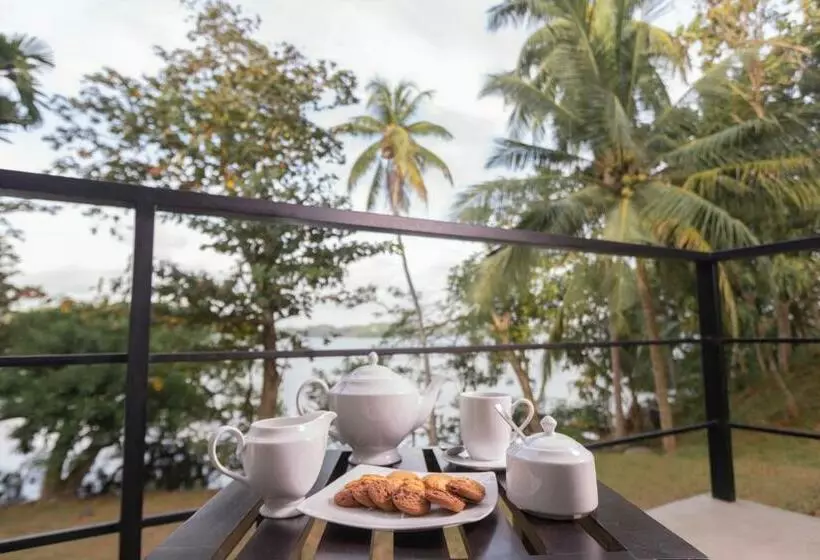 استراحتگاه Serendipity Lake Hikkaduwa