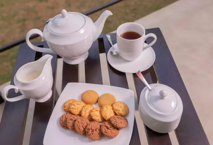استراحتگاه Serendipity Lake Hikkaduwa