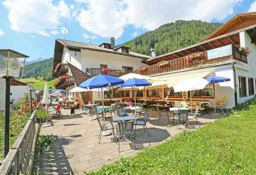 Aamiaismajoitus (B&B) Gasthof Albergo Neuwirt