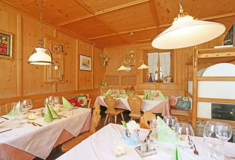 Aamiaismajoitus (B&B) Gasthof Albergo Neuwirt