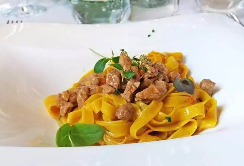 Aamiaismajoitus (B&B) Gasthof Albergo Neuwirt