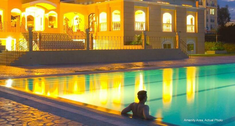 Chateau Elysee,by Dj Near Airport+wifi+netflix+kitchen