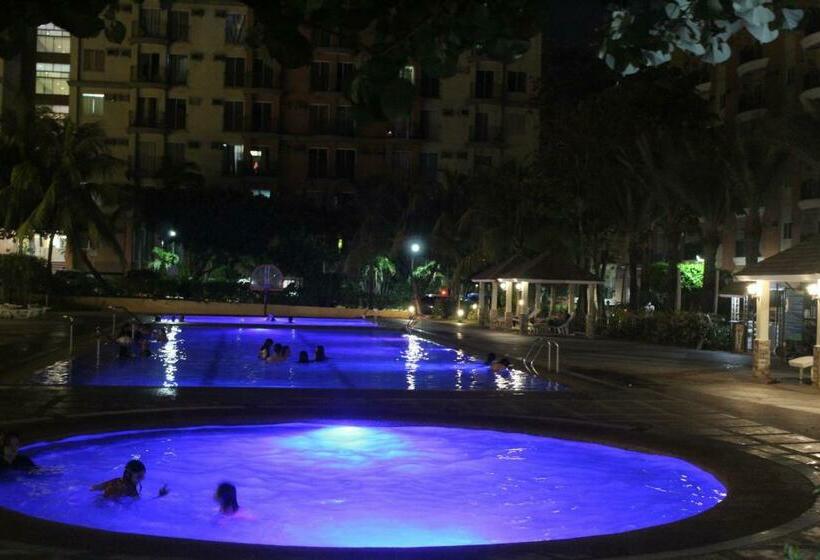 Chateau Elysee,by Dj Near Airport+wifi+netflix+kitchen