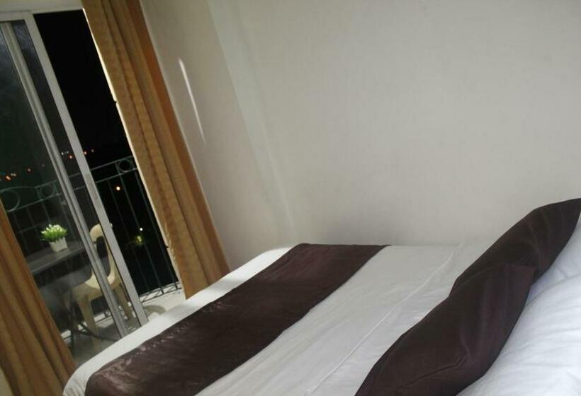 Chateau Elysee,by Dj Near Airport+wifi+netflix+kitchen