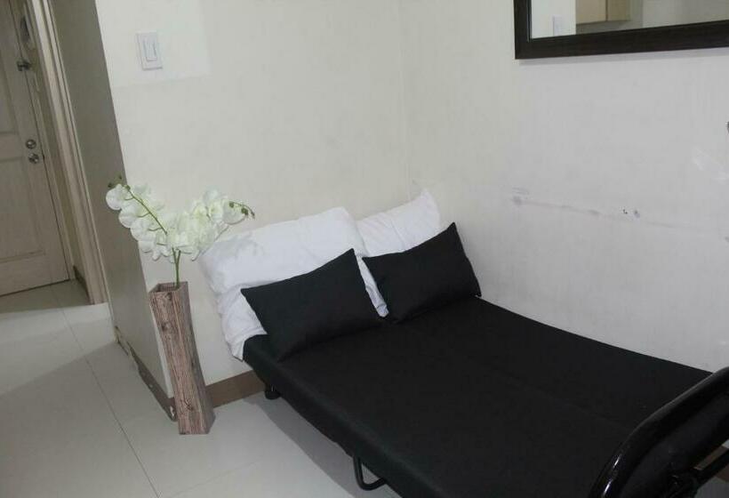 Chateau Elysee,by Dj Near Airport+wifi+netflix+kitchen