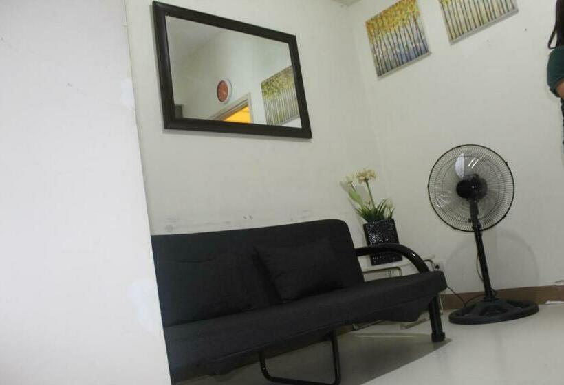 Chateau Elysee,by Dj Near Airport+wifi+netflix+kitchen