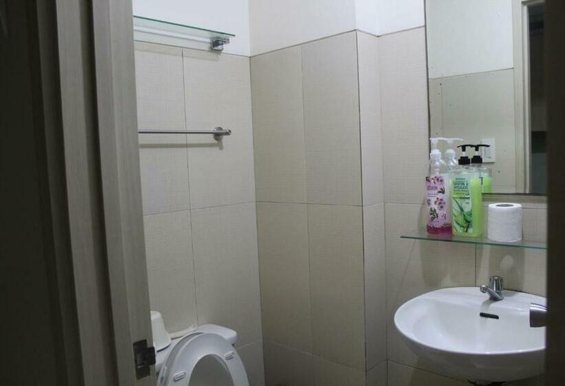 Chateau Elysee,by Dj Near Airport+wifi+netflix+kitchen