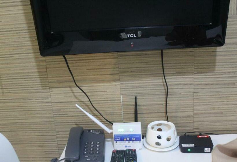 Chateau Elysee,by Dj Near Airport+wifi+netflix+kitchen