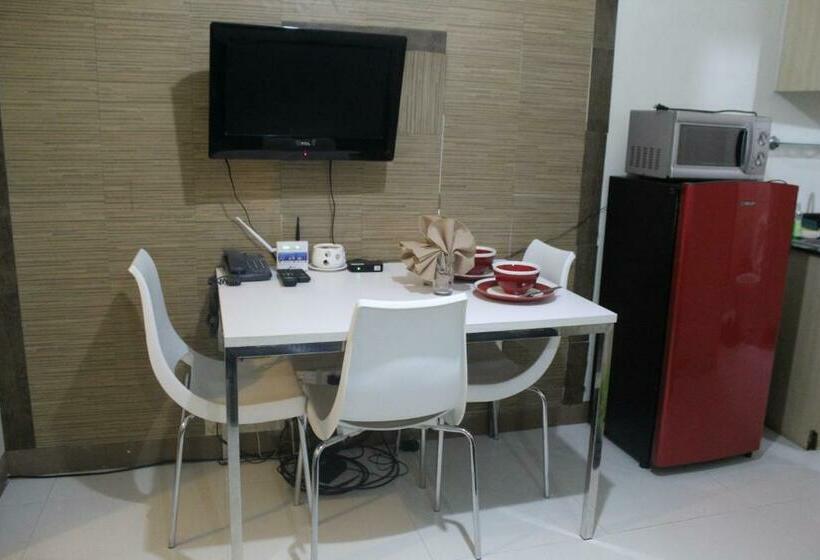 Chateau Elysee,by Dj Near Airport+wifi+netflix+kitchen