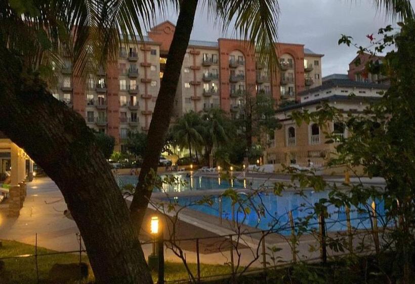 Chateau Elysee,by Dj Near Airport+wifi+netflix+kitchen