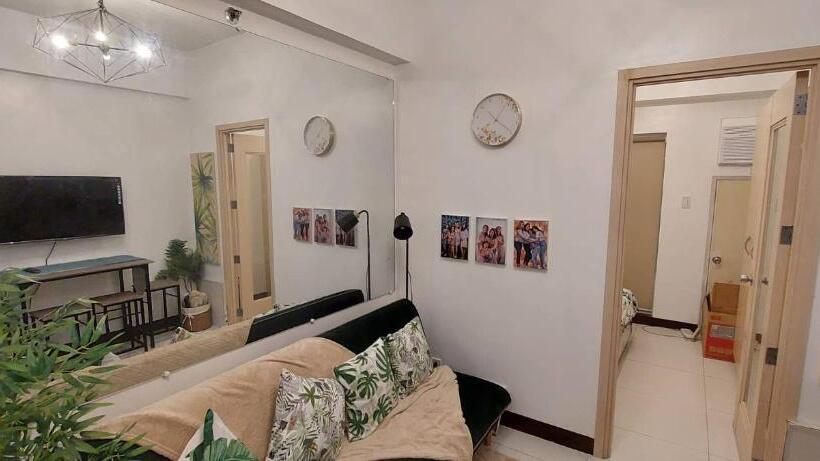 Chateau Elysee,by Dj Near Airport+wifi+netflix+kitchen