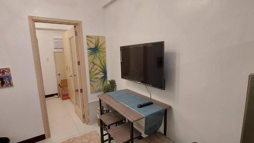 Chateau Elysee,by Dj Near Airport+wifi+netflix+kitchen