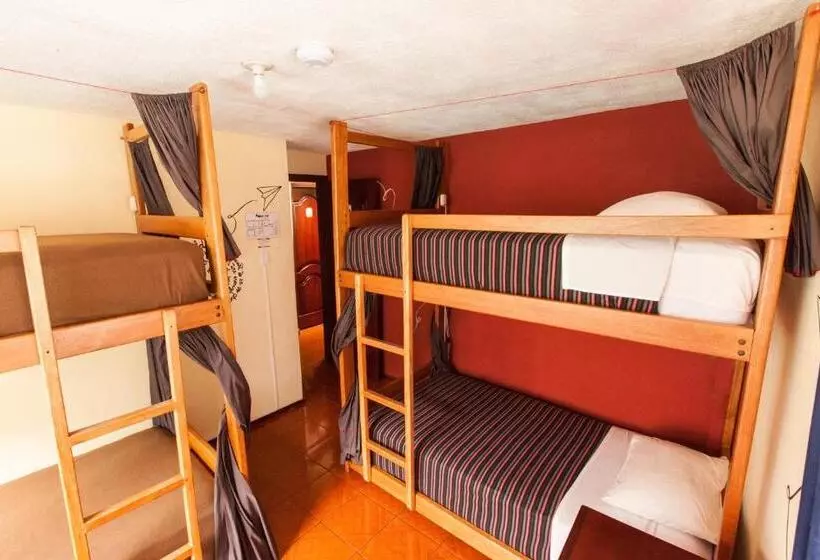 Papachos Hostel