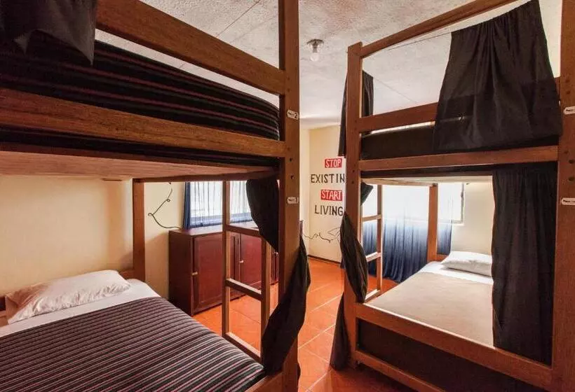 Papachos Hostel
