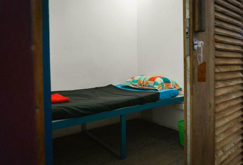 Pomme Hostel Restaurant & Bar   Private Sleeping Cabins