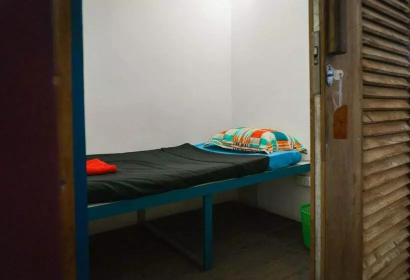 Pomme Hostel Restaurant & Bar   Private Sleeping Cabins